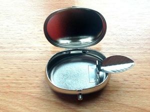 Oval Shape Silver Brushed Metal Ashtray with Custom Fingerprint Design Perfect for Home Restaurants Bars and Office Supplies - Product Image 4