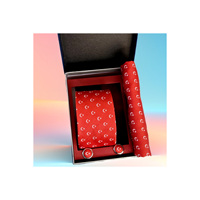 Coffret Cadeau Drapeau Turc Étoile et Croissant Rouges et Blancs Comprenant Cravate, Pochette et Boutons de Manchette dans une Boîte Cadeau Élégante pour Affaires