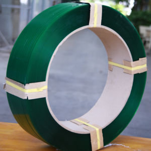 Rouleau de cerclage en plastique PET de qualité pour exportation emballage international longueur personnalisée OEM ODM prêt à expédier - Product Image 1