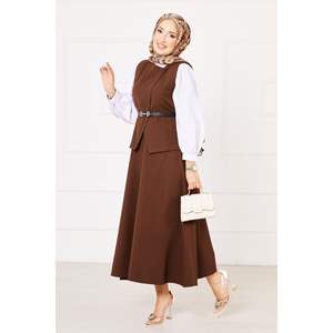 Conjunto de Dos Piezas para Mujer con Falda Cruzada con Botones Marrones y Doble Hiyab - Product Image 5