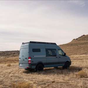 Encuentra un icono similar a la autocaravana de lujo Mercedes-Benz Sprinter Grand Canyon 4x4. - Product Image 5