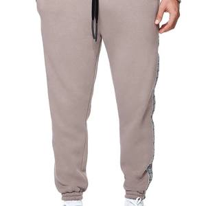 Venta al por mayor de chándal de neopreno de algodón y poliéster para hombres pantalones de chándal con capucha y cremallera con logotipo en la parte delantera diseño holgado para el invierno - Product Image 4