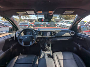 MEJOR OFERTA 2024 Camioneta Usada de Tamaño Mediano 4X4 con Paquete Todoterreno y Transmisión Automática - Product Image 3