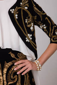 Veste élégante en soie et lin avec broderie lourde Belles perles de cristal et pierre de verre Resham Work 2023 Party Wear - Product Image 3