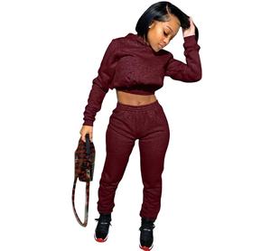 Conjunto de jogging informal de talla grande para invierno para mujer, Top corto y pantalones de dos piezas con logotipo frontal para fitness de otoño y deportes de invierno - Product Image 1