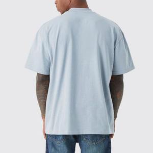 Camiseta de corte holgado con lavado ácido y tejido grueso. Algodón de lujo con lavado especial, ajuste oversized, diseño personalizable en blanco y estética vintage. - Product Image 5