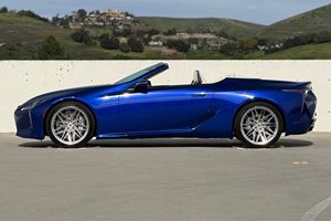 Lexus LC 500 Convertible 2024 Usado en Buen Estado, Paquete de Personalización Bespoke, 5100 Millas - Product Image 2