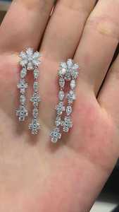 Boucles d'oreilles florales en diamant de laboratoire taille marquise 2,50 ct, or 14 carats, certifiées IGI, bijoux de mariage indiens par Apricot Jewels - Product Image 2