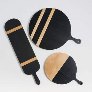 Planche à découper en bois multifonctionnelle, servant de support pour couper, trancher, servir et présenter, offrant une fonctionnalité élégante pour divers besoins de cuisine - Product Image 1