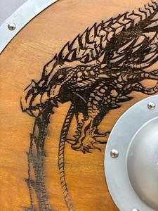 Escudo Medieval de Dragon King tallado a mano y decoración de pared Materiales de alta calidad Mango de madera Fabricante de cuchillos vikingos - Product Image 6