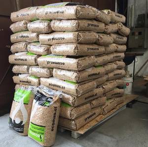 Pellets de Madera Mixta de 8mm de Calidad, Certificados DIN Plus, Aprobados por BSL, Bolsas de Plástico de 15kg, Combustible para Cocina Doméstica, 4500J Calorías, 690 Densidad - Product Image 2