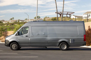 Vehículo Usado a Precio Accesible - Volante a la Izquierda |   Volante a la derecha |   Mercedes-Benz Sprinter 4500 2021 con Cocina Móvil - Product Image 2