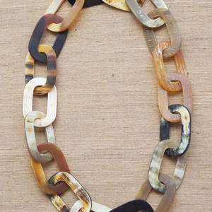 Collar de Lujo Hecho a Mano con Cuerno de Búfalo, Joyería Natural y Sostenible para Mujer, Alta Calidad - Product Image 1