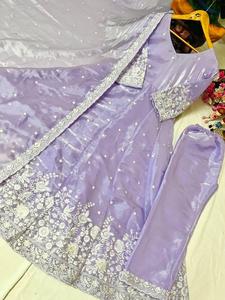 Traje hecho a mano listo para usar, hilo de diseñador pesado con vestido y pantalón bordados con borde de encaje, trabajo Dupatta, puntada completa - Product Image 5