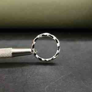 Elegante Anillo de Eternidad con Diamantes en Oro Sólido de 14 Quilates y Acero Inoxidable, Estilo Único para Regalo de San Valentín - Product Image 5