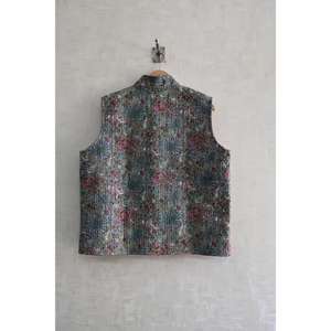 Chaleco Acolchado de Algodón Ecológico Hecho a Mano para Mujer, con Estampado de Bloques y Cierre de Botones - Product Image 4