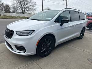 Impresionante Pacifica Limited FWD 2024 Blanca, Volante a la Izquierda, Usada, Asientos de Tercera Fila, Techo Corredizo, Arranque Remoto, Asientos de Cuero - Product Image 3