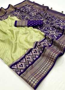 El último Sari de trabajo impreso Patola de seda pura de diseñador por Fab Zone - Product Image 5