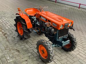 รถแทรกเตอร์ดีเซลขนาดเล็ก Kubota B700 เกรดเชิงพาณิชย์ สำหรับงานเกษตรกรรมหนัก พร้อม PTO ใช้งานน้อย - Product Image 1