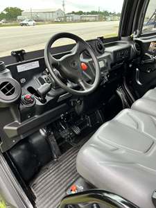 รถแทรกเตอร์ล้อยางดีเซล RTV-1100C ปี 2024 กำลัง 160 แรงม้า ขับเคลื่อน 4 ล้อ สำหรับงานเกษตร พร้อมชุดเกียร์ขับเคลื่อน ประสิทธิภาพการทำงานสูง - Product Image 4