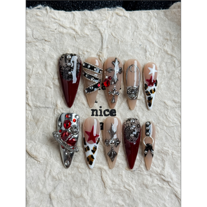 Crimson Rebellion Press-On Nail Art: Design elegante e audace per l'arricchimento delle unghie - Product Image 2