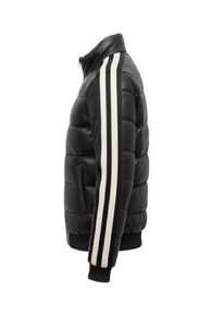 Blouson d'hiver contemporain en cuir à capuche avec logo frontal, rembourrage structuré, doublure confortable, imperméable, respirant et écologique - Product Image 6