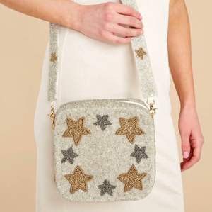 กระเป๋าถือพร้อมสายรัดครีมซิลเวอร์โกลด์สตาร์ประดับลูกปัดสายคาดลำตัวรูปดาว - Product Image 1