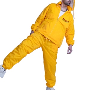 Chándal de nailon cortavientos personalizado para hombre, chándal impermeable con logotipo impreso DTF personalizado, ropa deportiva ligera para correr - Product Image 4