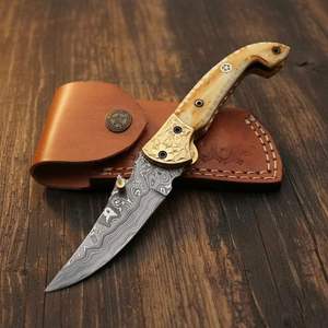 Couteau pliant personnalisé en acier Damas, couteau de survie multi-outils pour le camping avec manche en bois - Product Image 1