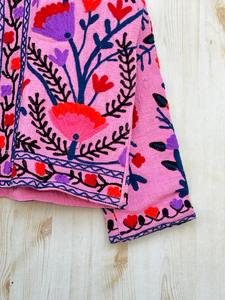 เสื้อแจ็คเก็ตผ้าฝ้ายสีชมพูสไตล์โบโฮ พร้อมกระเป๋า แจ็คเก็ตฤดูหนาว แจ็คเก็ตปักลาย เสื้อโค้ท แจ็คเก็ตผ้าฝ้าย แจ็คเก็ตซูซานี - Product Image 4