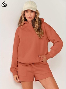 ชุดออกกำลังกายกางเกงขาสั้นสองชิ้นสีพื้นโลโก้และกางเกงขาสั้นออกแบบโลโก้ได้ตามต้องการสำหรับฤดูร้อน - Product Image 5