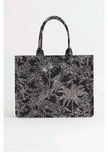 Sac fourre-tout noir à motifs botaniques avec impression blanche complexe, fabriqué en toile épaisse, conçu pour un transport quotidien élégant et durable - Product Image 2
