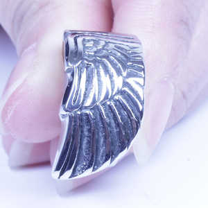 Anillo de Acero Inoxidable Plateado con Diseño de Alas, Tallas 8-12, Modelo SR146, con Incrustaciones, Chapado en Oro Rosa y Dorado, Elegante y Moderno - Product Image 3