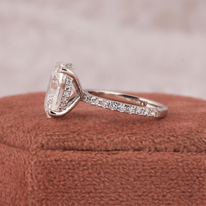 Anillo de diamante cultivado en laboratorio de oro macizo de 18 quilates, juego de pavé de Halo oculto, compromiso de corte ovalado de estilo clásico con certificado IGI, su regalo - Product Image 2