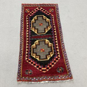 พรมตุรกีวินเทจขนาด 1.9x3.8 ฟุต พรมขนาดเล็ก พรมขนสัตว์สีแดง - Product Image 1