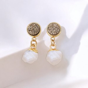 Pendientes de Piedras Preciosas de Druzy y Piedra Lunar Arcoíris con Piedras en Bruto - Pendientes de Piedra de Nacimiento - Pendientes de Dijes Hechos a Mano - Product Image 1