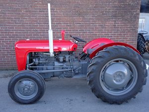 Tractor Agrícola Clásico Massey Ferguson MF 35 Nuevo y Usado con Motor Diésel de 4 Cilindros para Agricultura Comercial - Product Image 4