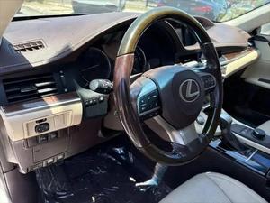 2016 Lexus ES 350 BASE RWD hatchback เกียร์อัตโนมัติที่นั่งภายในทำจากผ้าสีเข้ม ACC การควบคุมความเร็วในการล่องเรือขนาดยาง R17พวงมาลัยซ้าย - Product Image 4