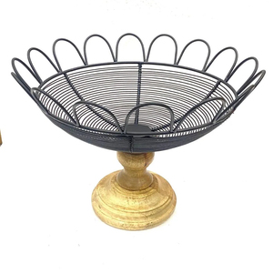 Soporte de pastel Base de madera Diseño de alambre Soporte de pastel de metal superior para fiestas Uso de servicio de boda Nuevo aspecto Estilo único Última llegada - Product Image 1