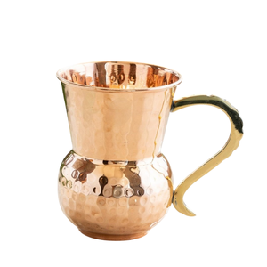 Mug à boire incurvé en cuivre martelé artisanal avec une élégante poignée en laiton pour une consommation saine - Product Image 4