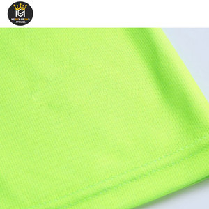 Venta al por mayor de tamaño personalizado transpirable hombres uniforme de fútbol sostenible Jersey de fútbol - Product Image 5