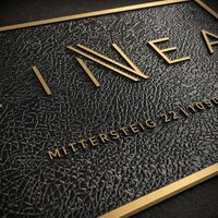 Plaque d'adresse personnalisée en laiton, plaque nominative en métal de luxe, surface noire craquelée pour hall d'hôtel