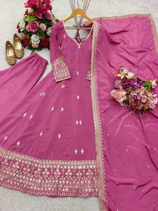 Nouvelle version entièrement cousue Prêt-à-porter Pure Natural Crep Gown Dupatta Style traditionnel pour la fête Real Modelling Presenting - Product Image 6