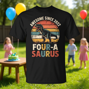 T-shirt promozionale con motivo dinosauro T-Rex per il 4° compleanno di bambini di 4 anni - Product Image 3
