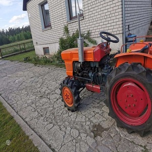 En stock Tractor Kubota L1500 construido para la fiabilidad y el rendimiento superior ahora con entrega rápida y ofertas especiales al por mayor - Product Image 1
