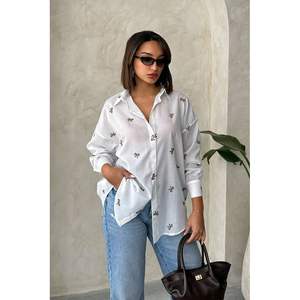 เสื้อผู้หญิงปักลายผ้าโปร่งสไตล์กาแฟ Topshow ขายส่ง - Product Image 5