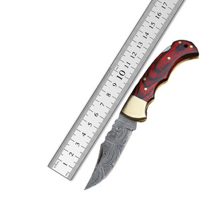 Navaja de Bolsillo Plegable de Acero de Damasco con Mango Elegante y Hoja Intrincada de Capas, Hecha a Mano - Product Image 2