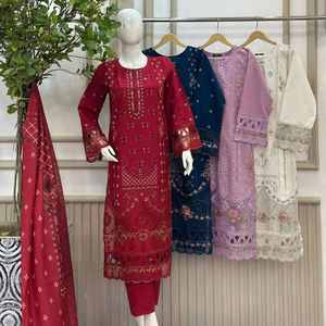 Ensemble de robe d'hiver 3 pièces Ssumaira Collection, broderie moderne en coton, salwar kameez, séchage rapide, coupe classique pour les fêtes - Product Image 1