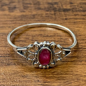 Bague en or 10K et platine jaune avec placage rhodium, sertie d'un rubis taille radiant (1,4 gramme), idéale pour le quotidien - Product Image 1