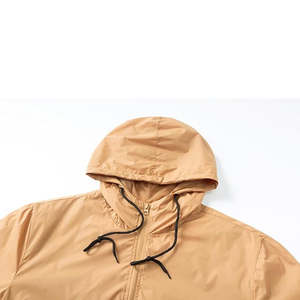 Veste coupe-vent légère à capuche pour homme en toile enduite, entièrement zippée, respirante, imperméable et coupe-vent, en polyester, pour l'extérieur - Product Image 3